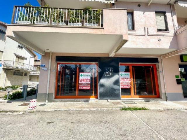 Locale Commerciale in vendita a Città Sant'angelo, Abruzzo