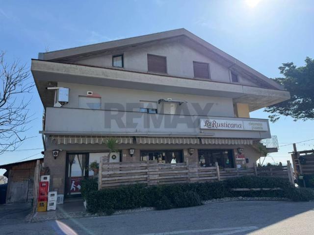 Locale Commerciale in vendita a Città Sant'angelo, Abruzzo