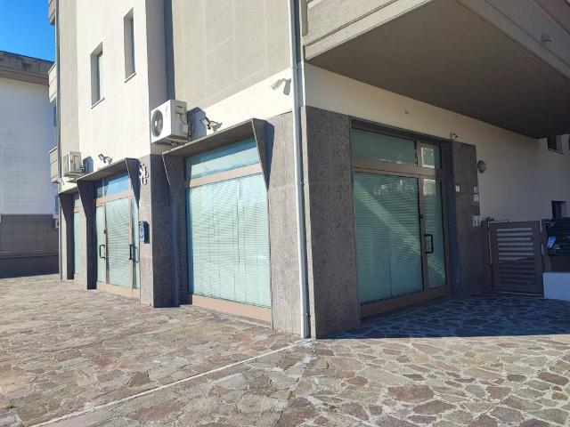 Locale Commerciale in vendita a Città Sant'angelo, Abruzzo