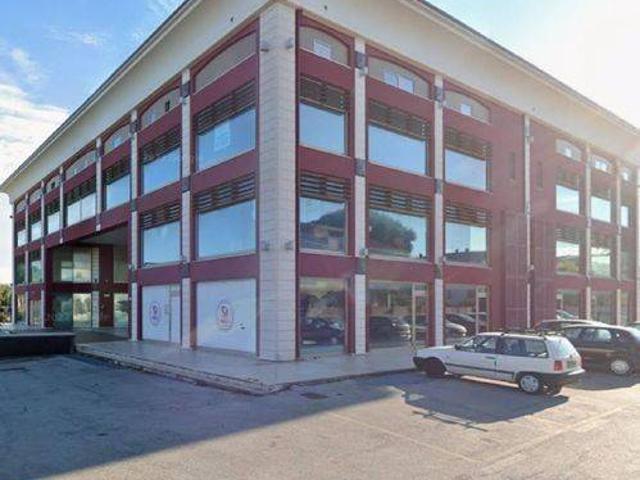 Locale Commerciale in vendita a Città Sant'angelo, Abruzzo