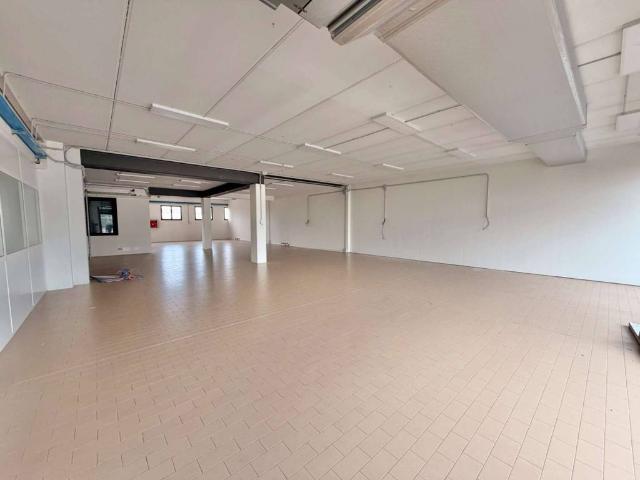 Locale Commerciale in vendita a Pozzetto, Cittadella
