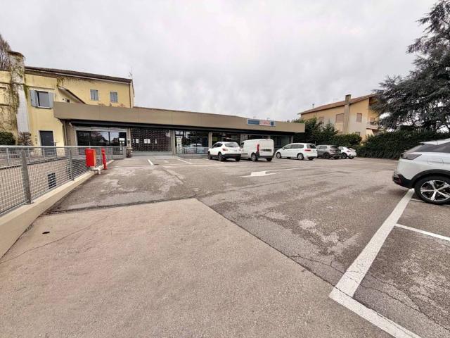 Locale Commerciale in vendita a Pozzetto, Cittadella