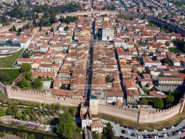 Locale Commerciale in vendita a Cittadella, Veneto