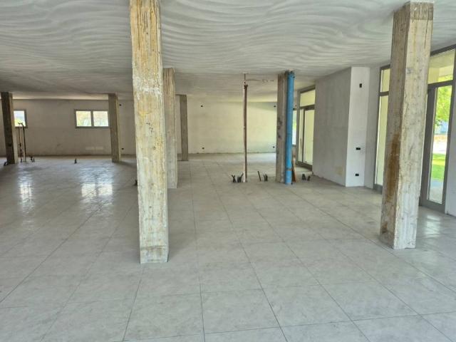 Locale Commerciale in vendita a Cittadella, Veneto