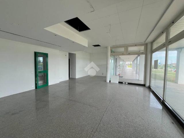 Locale Commerciale in vendita a Cittadella, Veneto