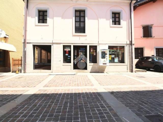 Locale Commerciale in vendita a Borgo San Domenico, Cividale Del Friuli