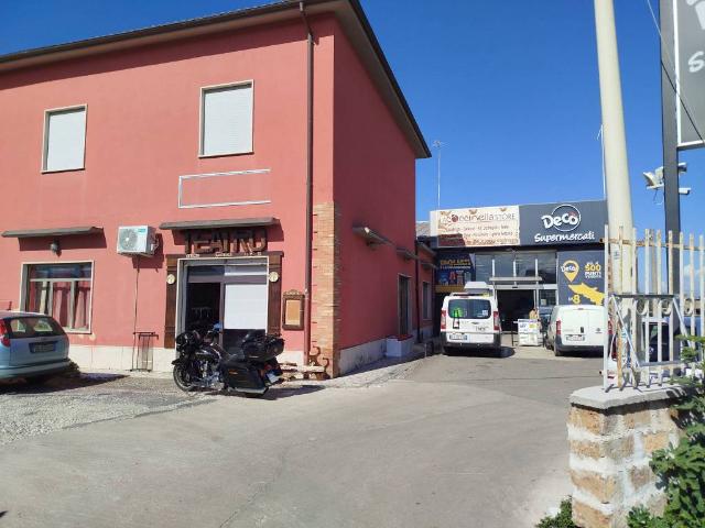 Locale Commerciale in vendita a Civita Castellana, Viterbo