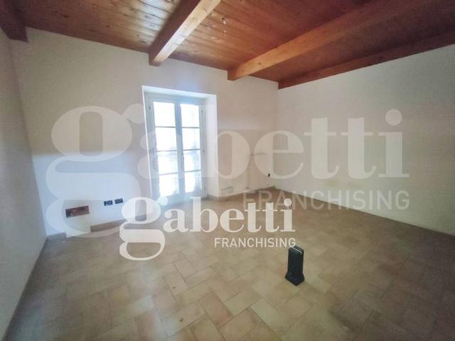Locale Commerciale in vendita a Contrada Celeste, Marche