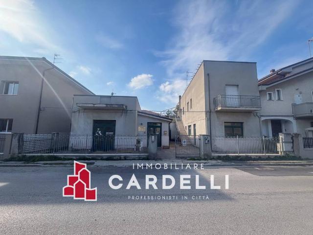 Locale Commerciale in vendita a Marche, Macerata