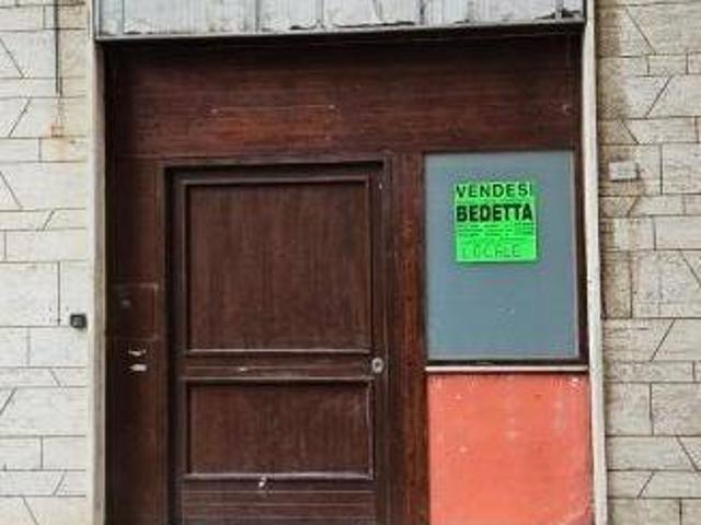 Locale Commerciale in vendita a Marche, Macerata
