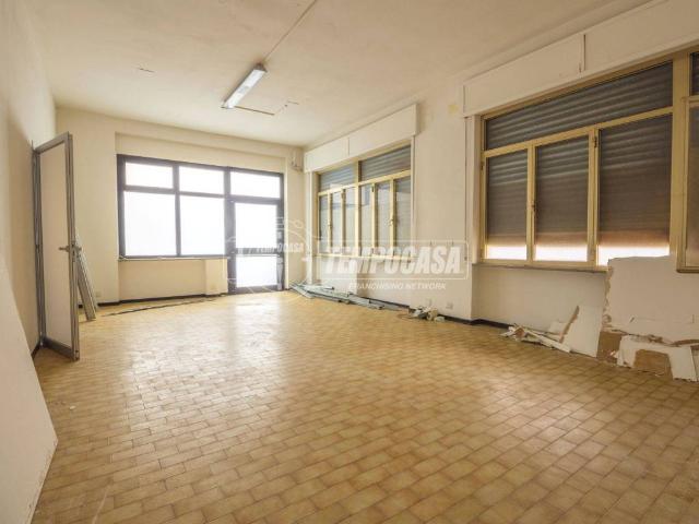 Locale Commerciale in vendita a Castelletta I, Marche