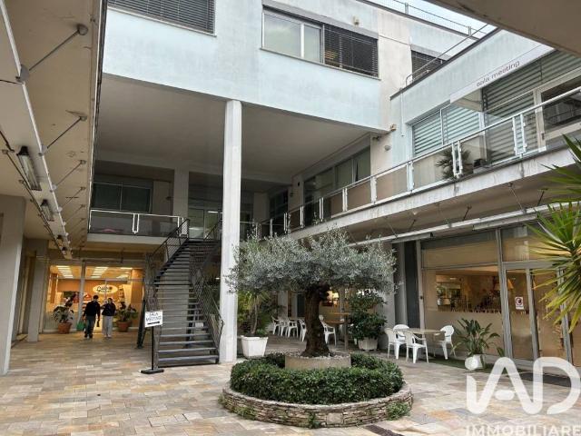 Locale Commerciale in vendita a Aurora, Marche