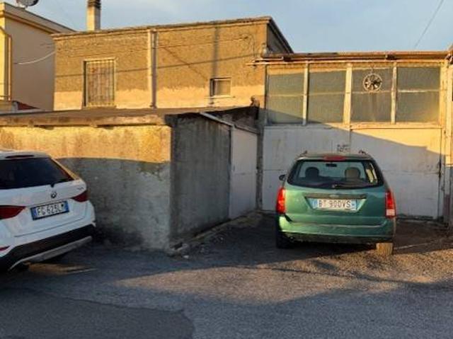 Locale Commerciale in vendita a Cisterna Faro, Roma Capitale