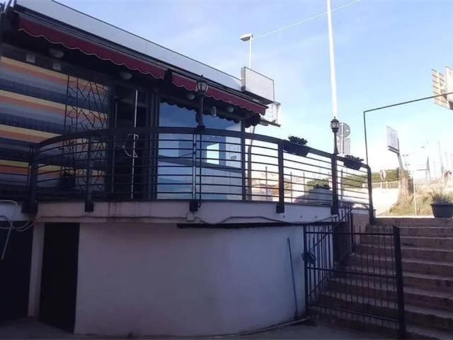 Locale Commerciale in vendita a Punta del Pecoraro, Roma Capitale