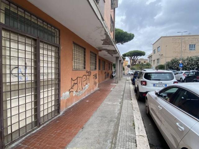 Locale Commerciale in vendita a Borgo Odescalchi, Roma Capitale