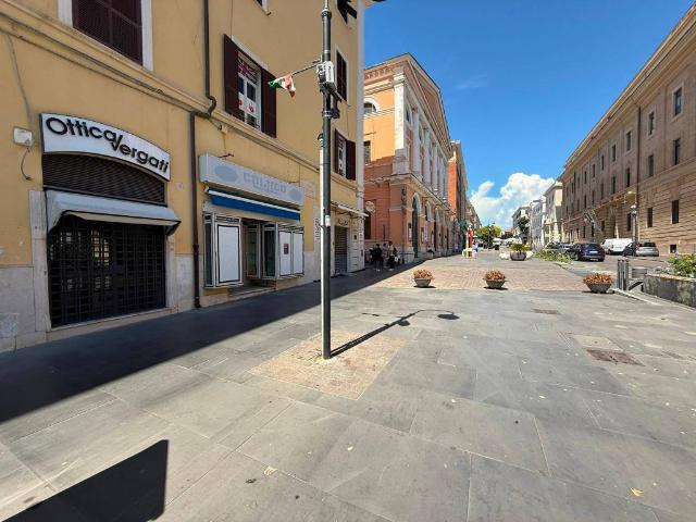 Locale Commerciale in vendita a Borgo Odescalchi, Roma Capitale