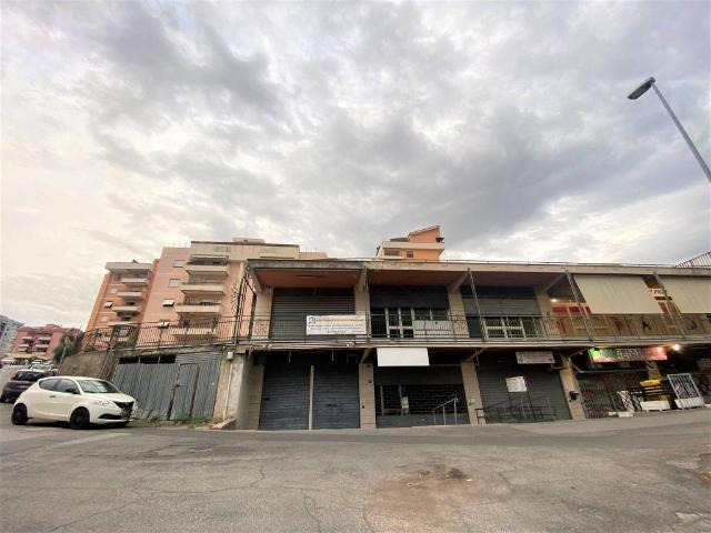 Locale Commerciale in vendita a Cisterna Faro, Roma Capitale