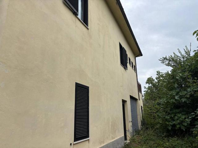 Locale Commerciale in vendita a Unione dei Comuni della Val Vibrata, Civitella Del Tronto