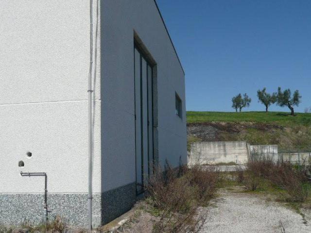 Locale Commerciale in vendita a Unione dei Comuni della Val Vibrata, Civitella Del Tronto