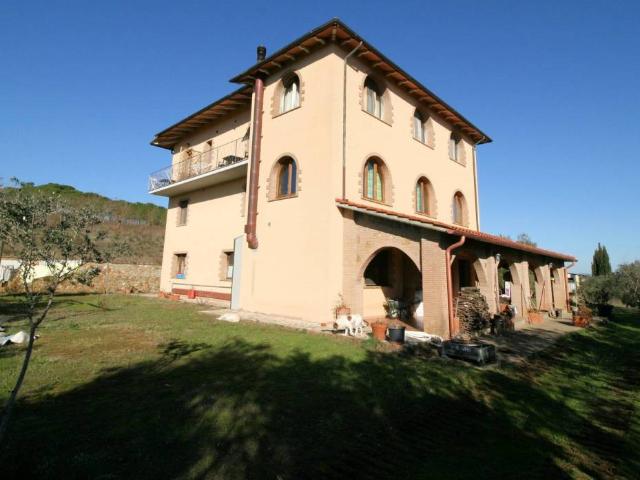 Locale Commerciale in vendita a Civitella Paganico, Civitella Marittima