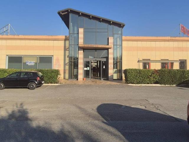 Locale Commerciale in vendita a Civitella Paganico