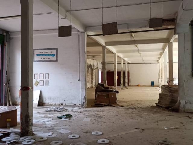 Locale Commerciale in vendita a Piemonte, Cuneo