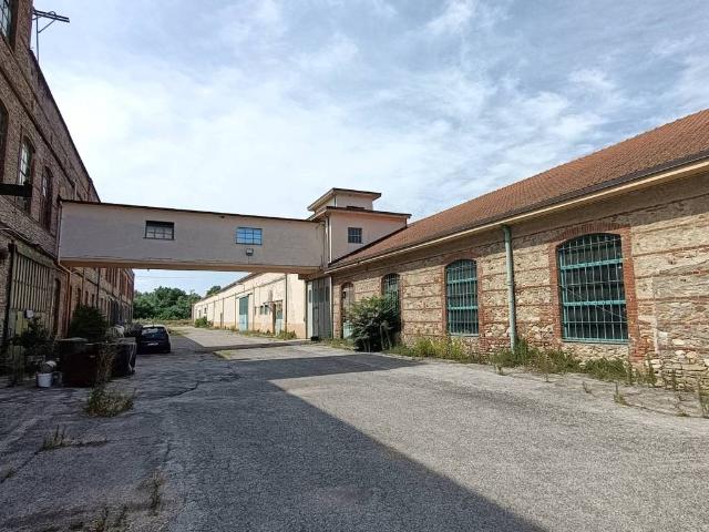 Locale Commerciale in vendita a Piemonte, Cuneo