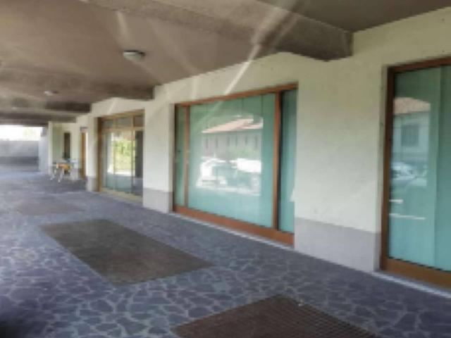 Locale Commerciale in vendita a Clusone, Lombardia