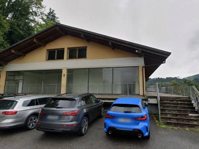 Locale Commerciale in vendita a Fiorine, Clusone