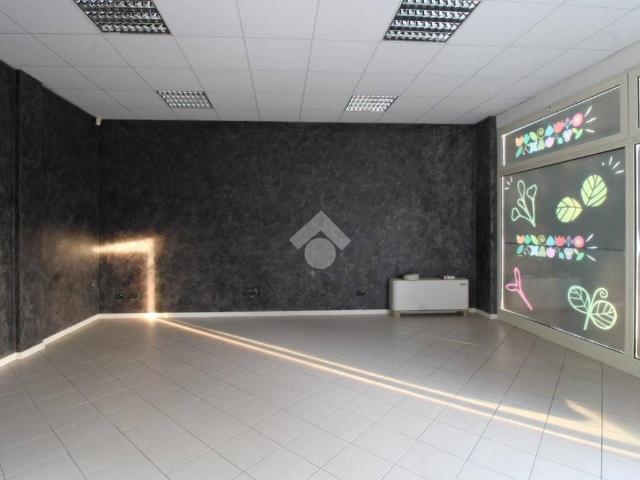 Locale Commerciale in vendita a Coccaglio, Brescia