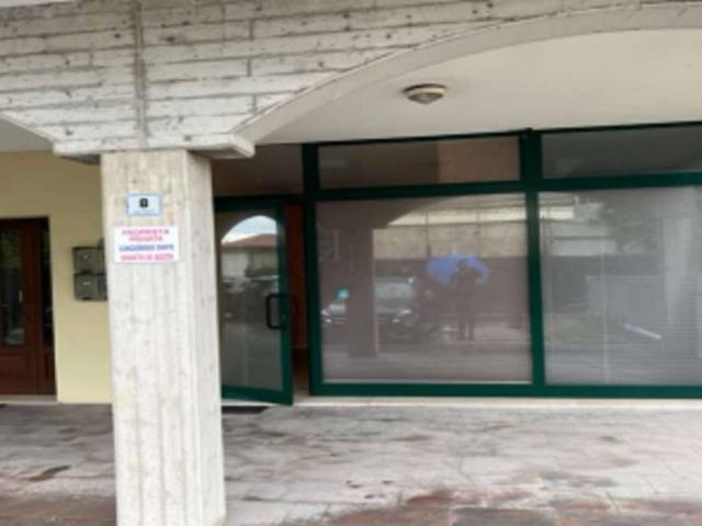 Locale Commerciale in vendita a Codevigo, Veneto
