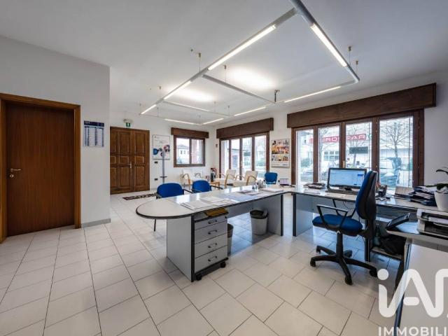 Locale Commerciale in vendita a Unione Delta del Po, Codigoro