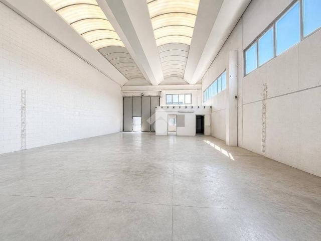 Locale Commerciale in vendita a Codogno, Lombardia