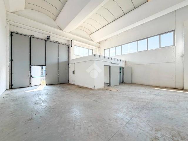 Locale Commerciale in vendita a Codogno, Lombardia
