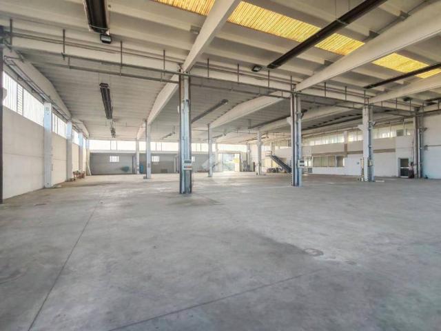 Locale Commerciale in vendita a Codogno, Lombardia
