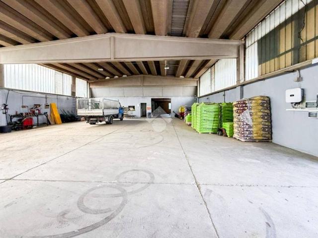 Locale Commerciale in vendita a Codogno, Lombardia