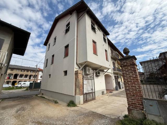 Locale Commerciale in vendita a Cogliate, Lombardia