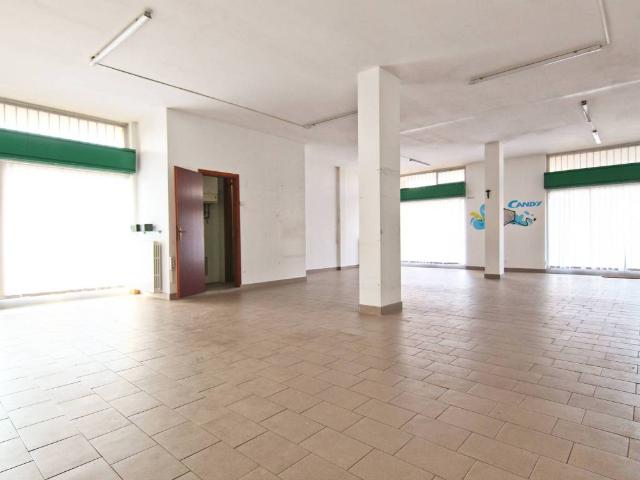 Locale Commerciale in vendita a San Damiano, Cogliate