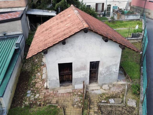 Locale Commerciale in vendita a Cogliate, Lombardia