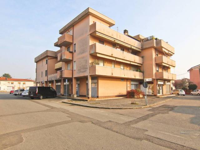 Locale Commerciale in vendita a San Damiano, Cogliate