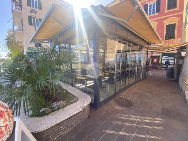 Locale Commerciale in vendita a Cogoleto, Liguria