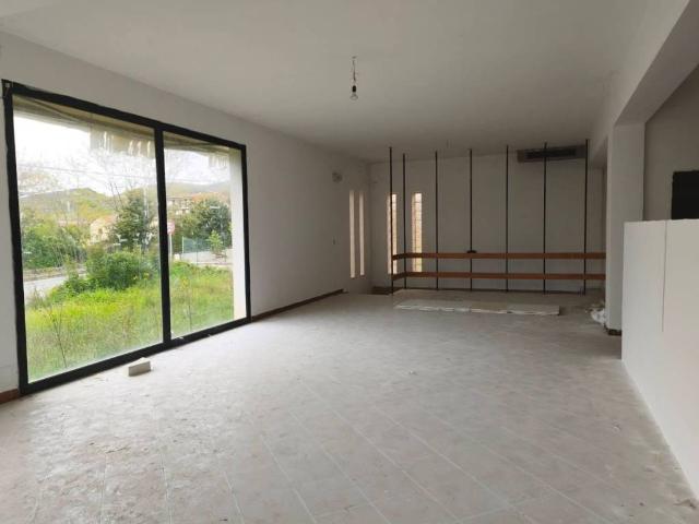 Locale Commerciale in vendita a Villafelice, Colfelice
