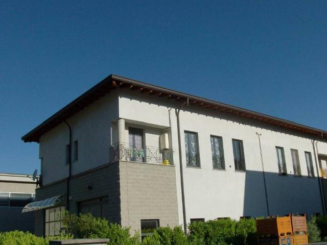 Locale Commerciale in vendita a Deserto, Colico