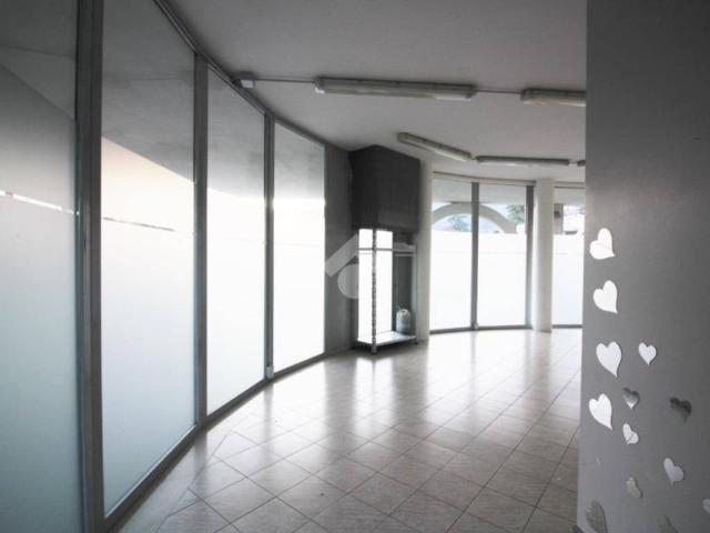 Locale Commerciale in vendita a Collebeato, Lombardia