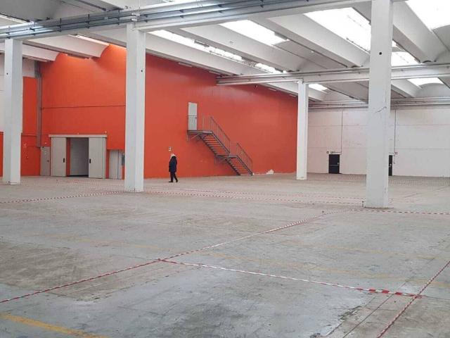 Locale Commerciale in vendita a Collecchio, Reggio Emilia
