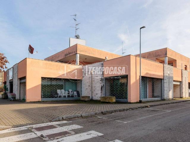 Locale Commerciale in vendita a Collecchio, Reggio Emilia