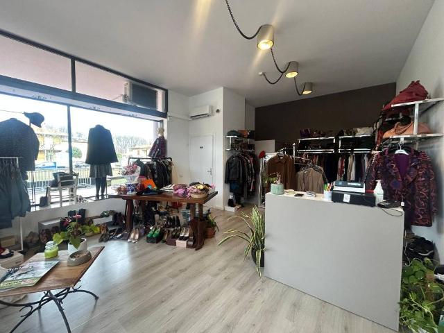 Locale Commerciale in vendita a Collecchio, Reggio Emilia