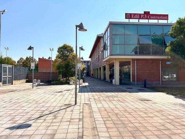 Locale Commerciale in vendita a Collecchio, Reggio Emilia
