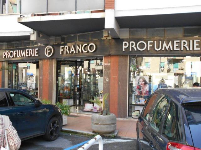 Locale Commerciale in vendita a Roma Capitale, Lazio