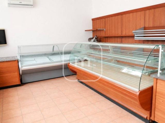 Locale Commerciale in vendita a Quarto Chilometro, Roma Capitale